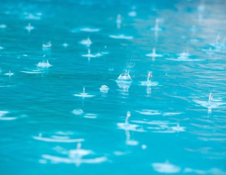 Que se passe-t-il après de fortes pluies dans l'eau de ma piscine ?