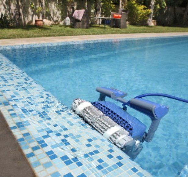Différence entre les robots de piscine Dolphin M400 et M500