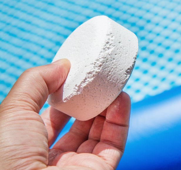 Comment éliminer les algues de la piscine