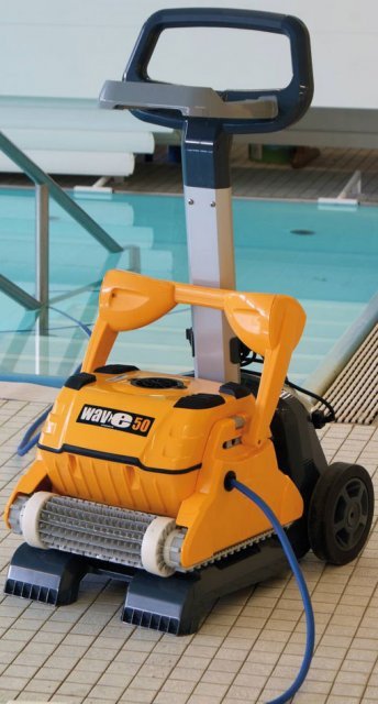 Robot de piscine Wave 20 Dolphin pour le nettoyage du fond avec