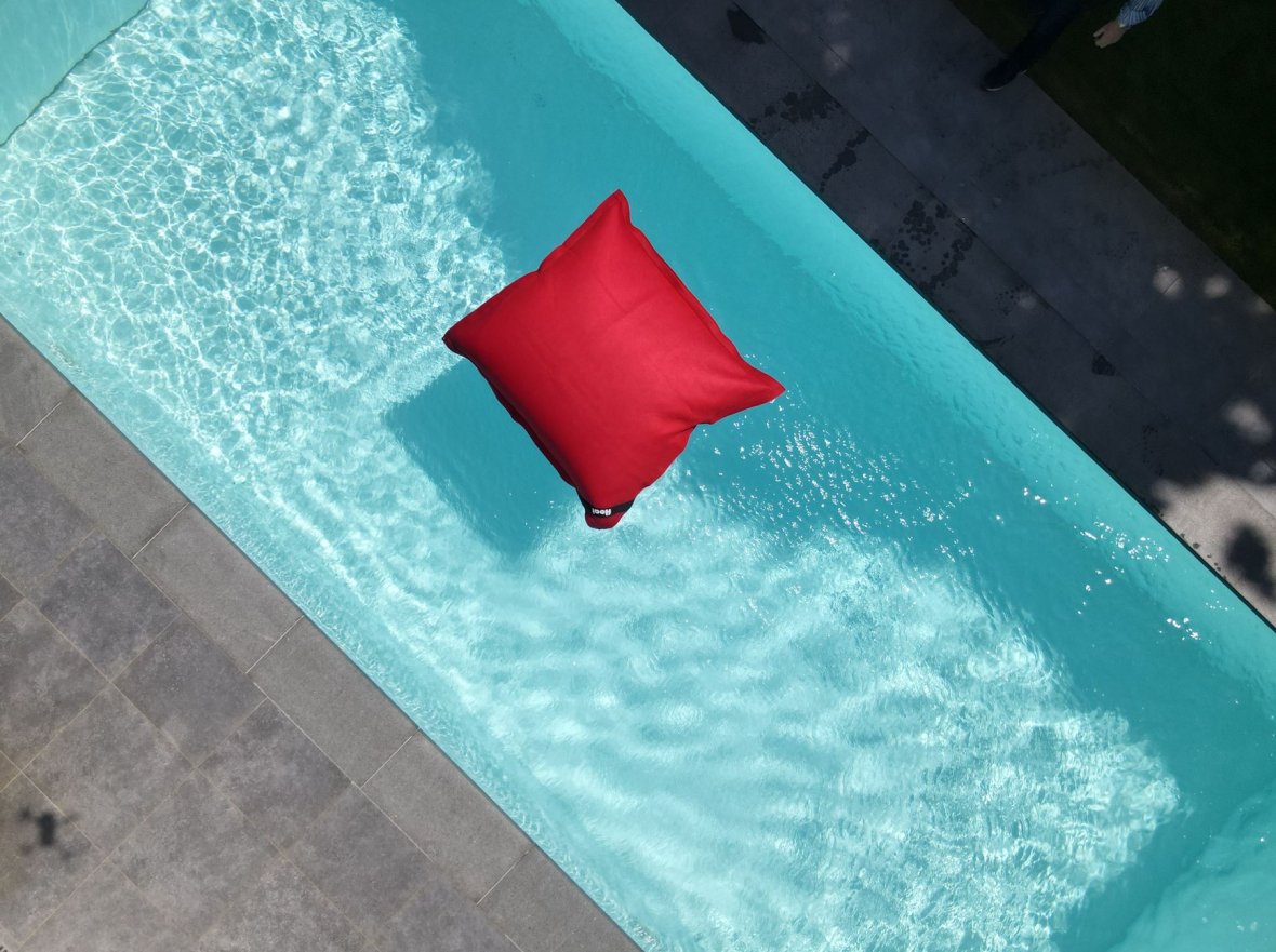 Float Rouge - Sit on it