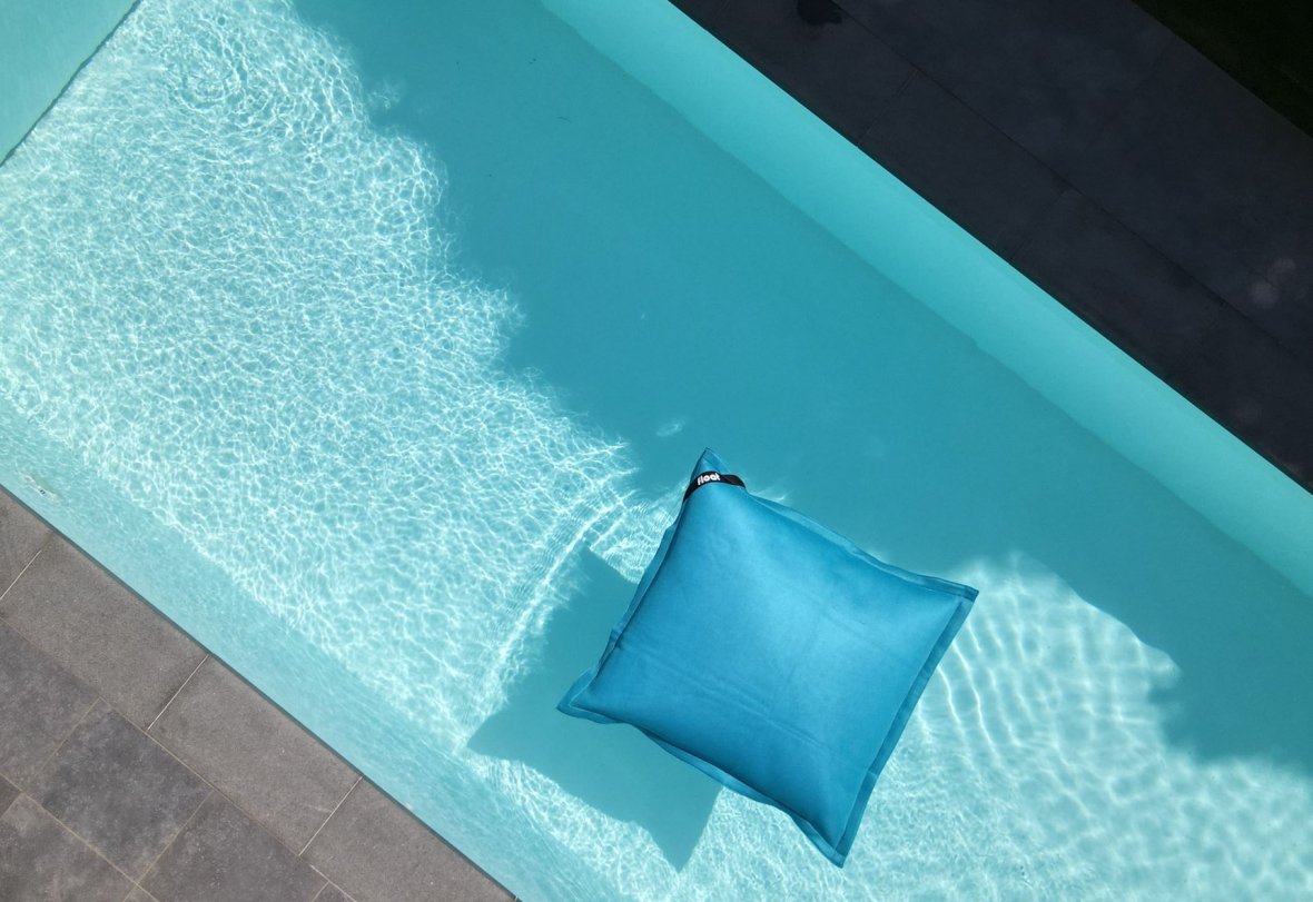 Pouf flottant turquoise