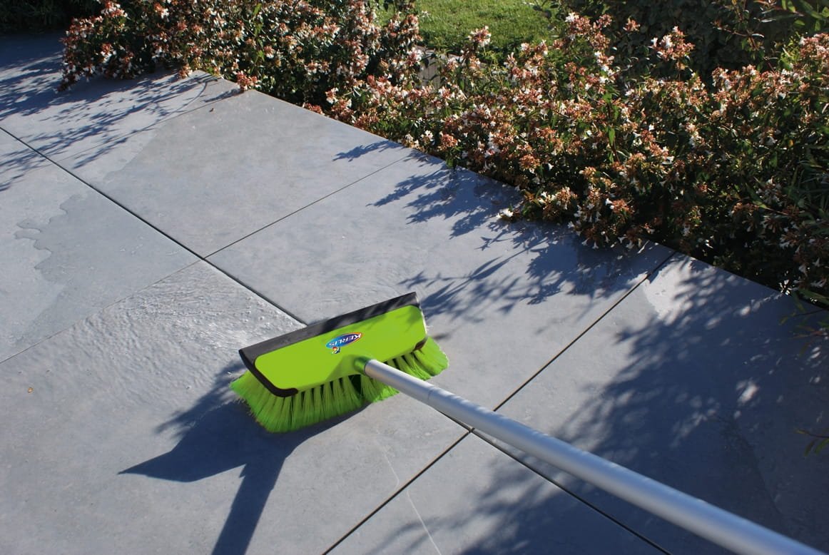 Brosse sur manche pour volet