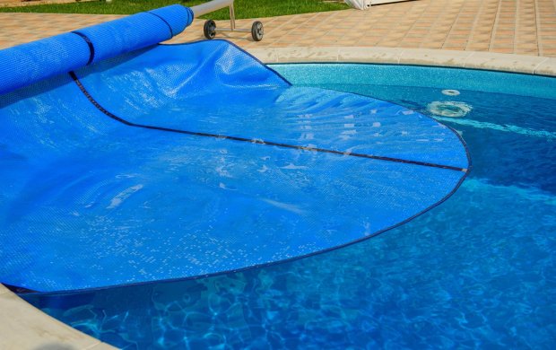 Chauffer et couvrir sa piscine